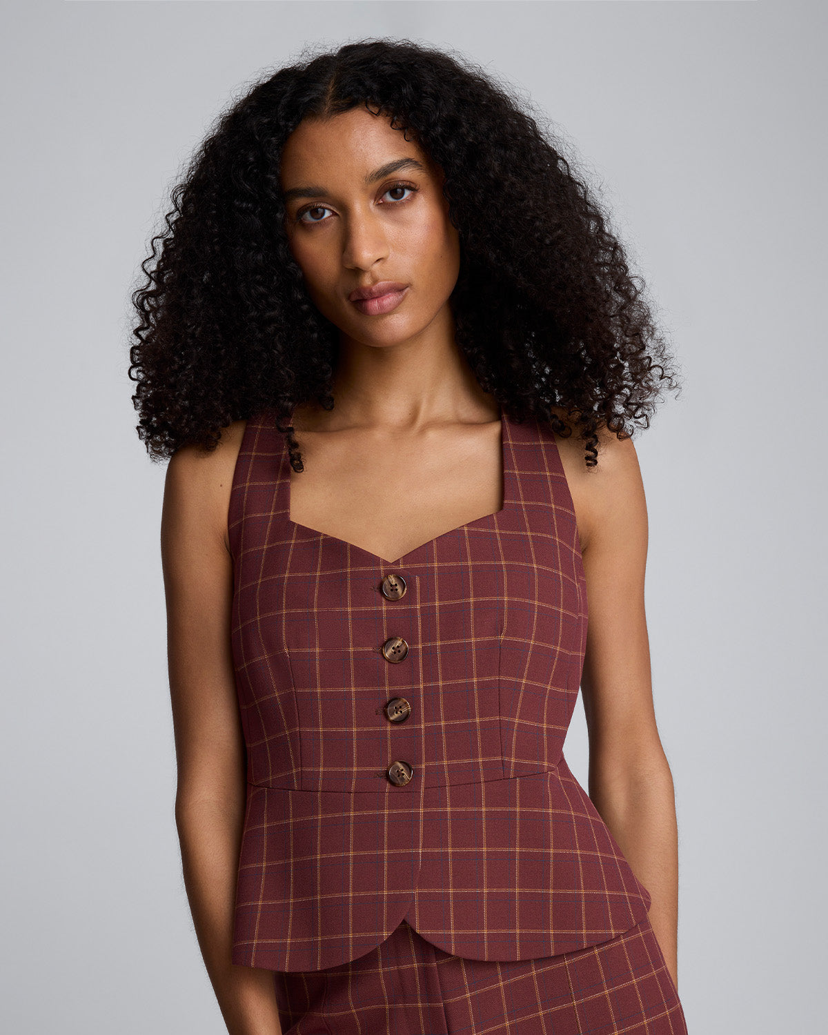Chaleco peplum de corte curvo con cuatro botones para mujer