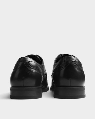 Zapatos de vestir de cuero para hombre carslie toe cap